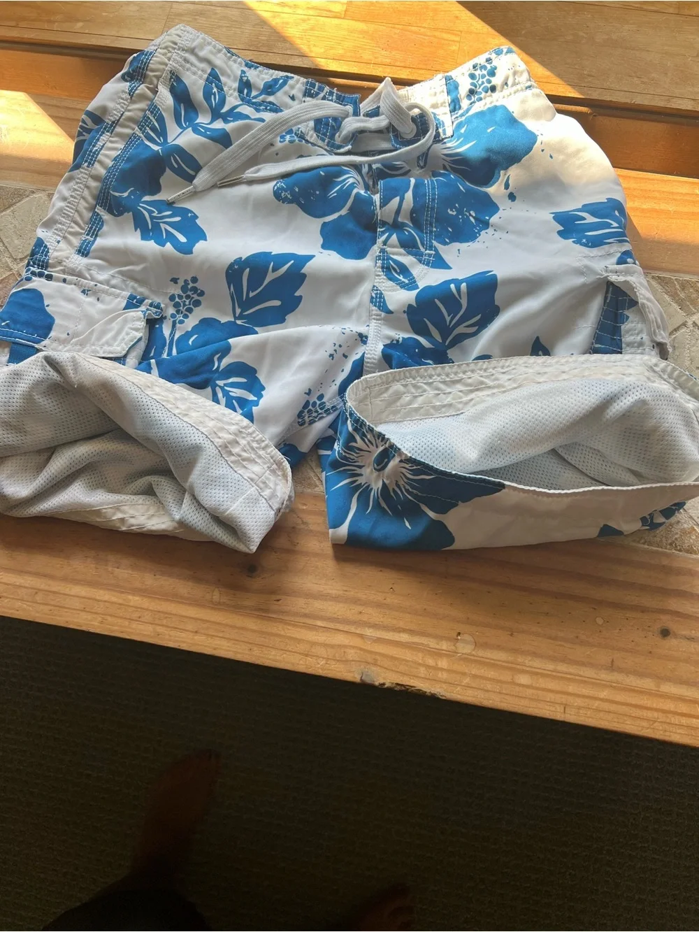 Abercrombie & Fitch Men's Board Shorts 30 Blue White Floral Mesh Lined # 363